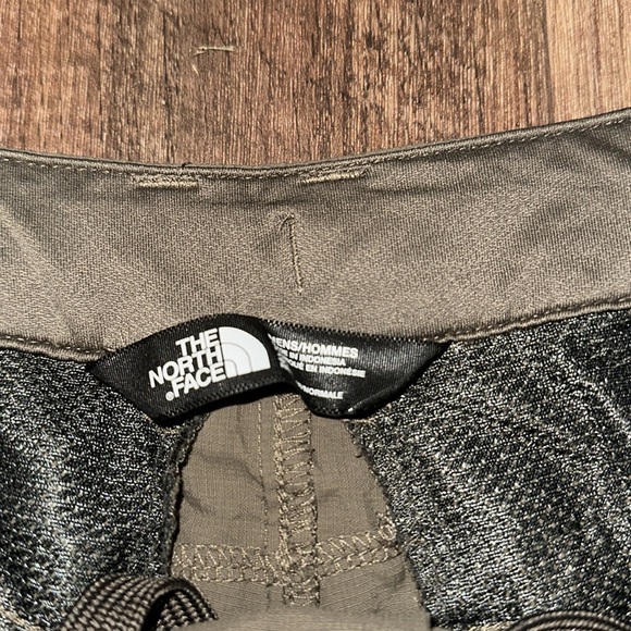 The North Face Cargo Shorts Mens size 32 Nylon - Picture 2 of 4